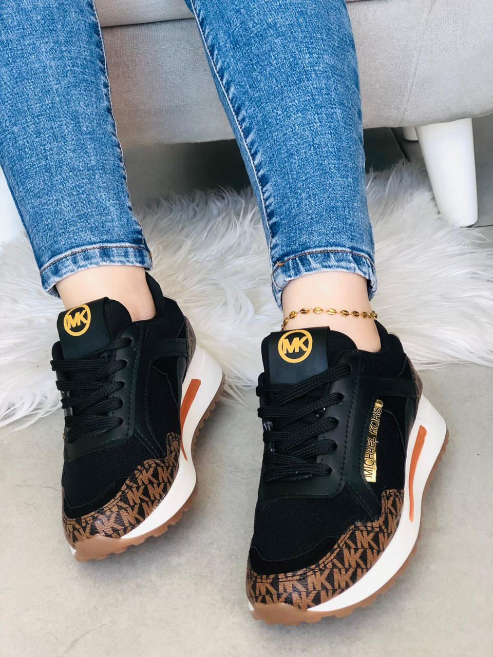 TENIS MK DAMA EXTRA COMODOS
